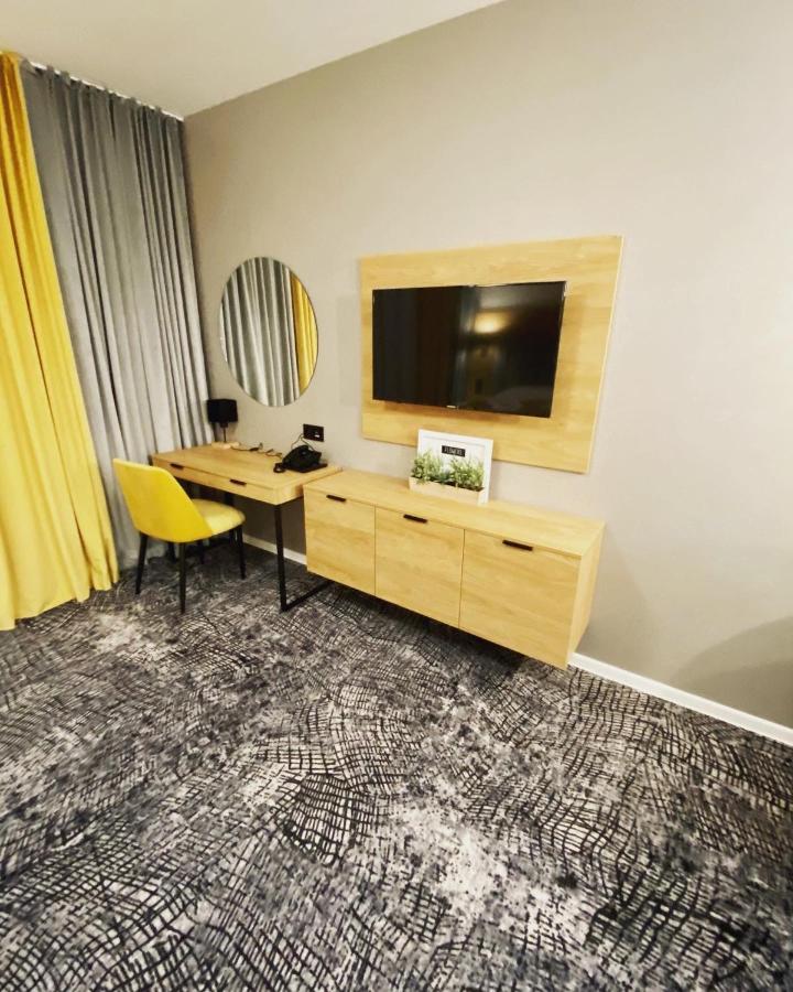 Luxapartmanbesenova Hotel Akvamarin Экстерьер фото